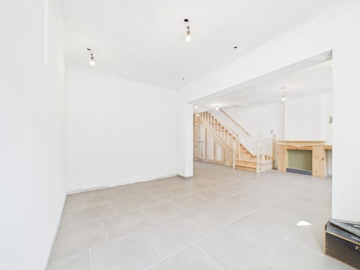 2-Bedroom House with COURTYARD