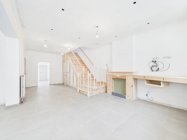 2-Bedroom House with COURTYARD