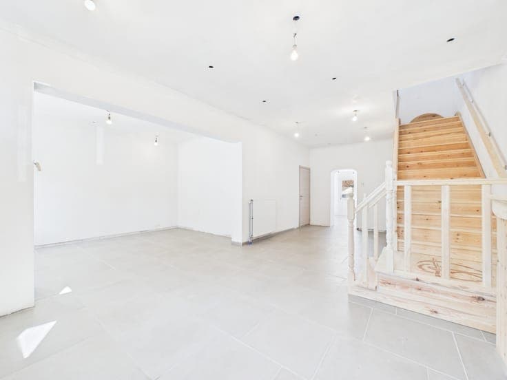 2-Bedroom House with COURTYARD