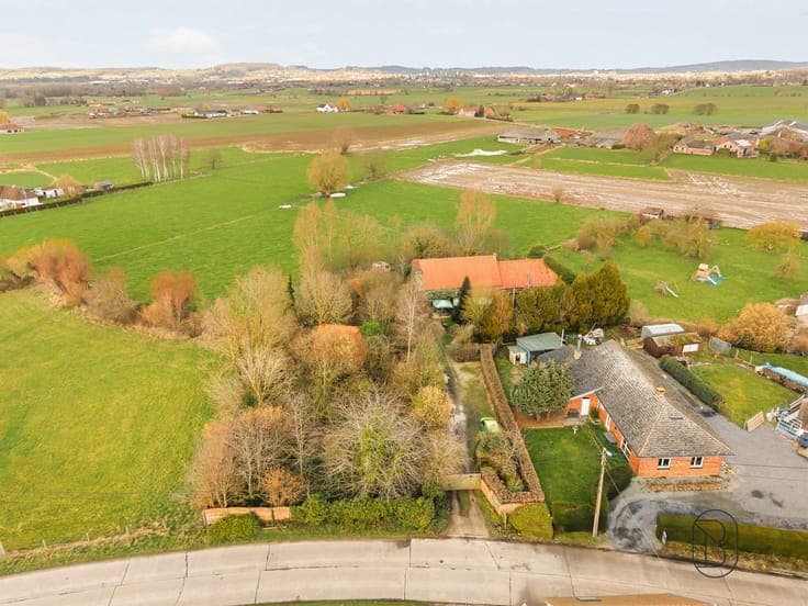 Farmhouse comprising commercial space and residence!