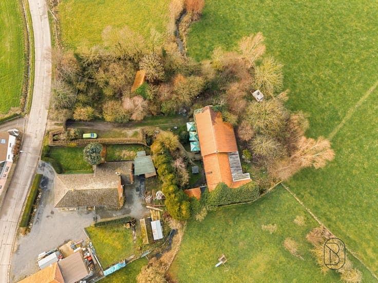 Farmhouse comprising commercial space and residence!