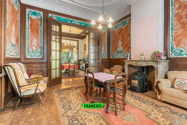 Charming townhouse with 6 bedrooms and courtyard in Schaerb…
