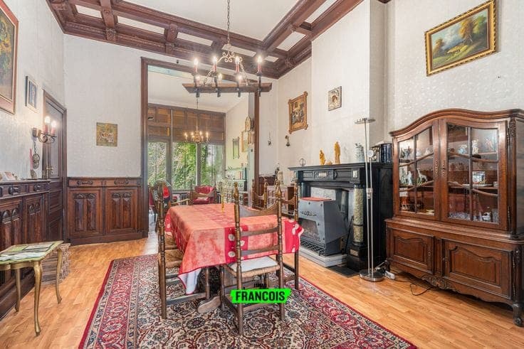 Charming townhouse with 6 bedrooms and courtyard in Schaerb…