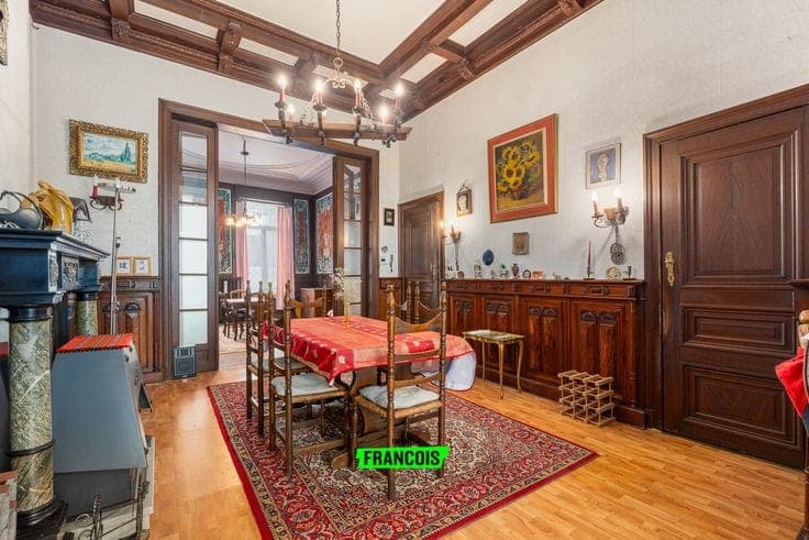Charming townhouse with 6 bedrooms and courtyard in Schaerb…