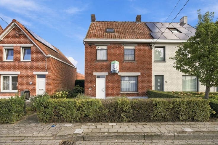 Te koop – Te renoveren halfopen bebouwing in Zarren (Kort...