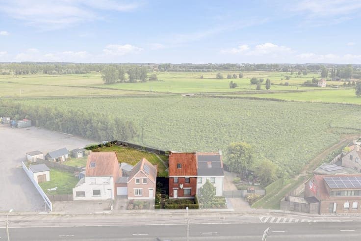 Te koop – Te renoveren halfopen bebouwing in Zarren (Kort...