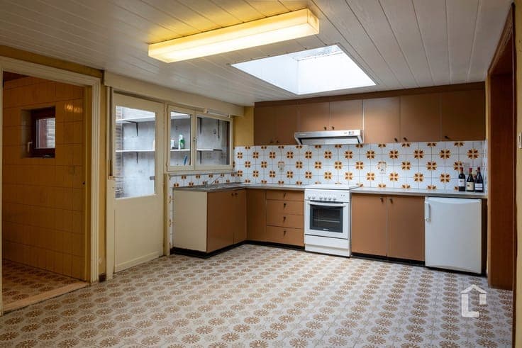 Te renoveren rijwoning met veel potentieel