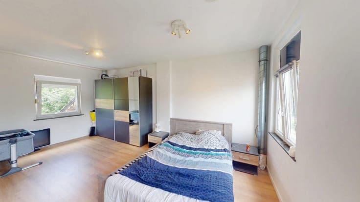 2-bedroom house with garage and garden