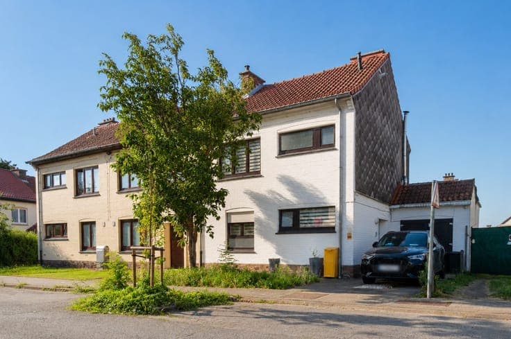 House in Sint-Pieters-Leeuw