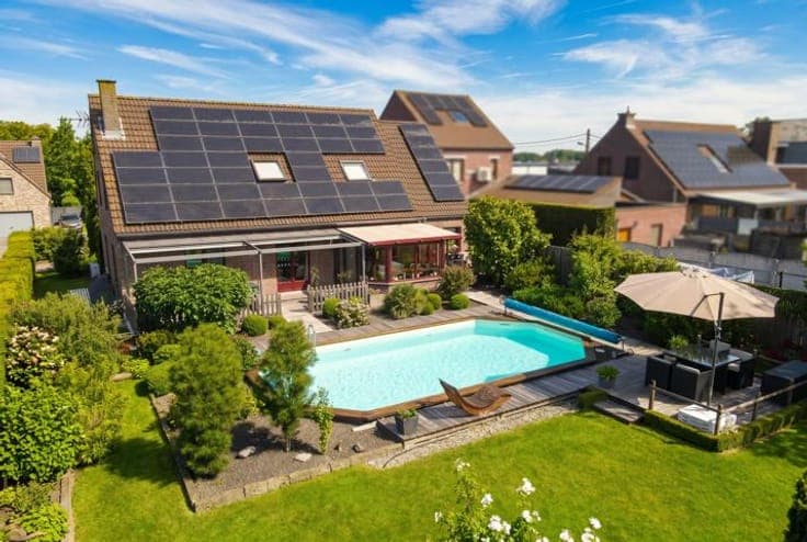 6-bedroom villa with solar panels and a pool