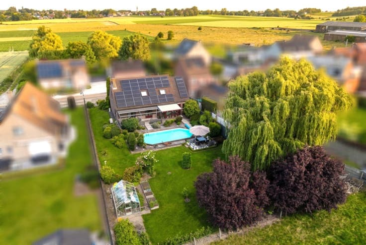 6-bedroom villa with solar panels and a pool