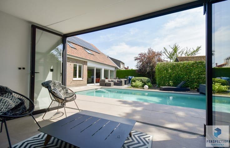 Ruime (254m²) instapklare gezinswoning met 4 slaapkamers,...
