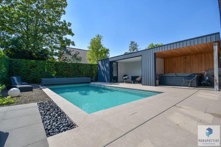 Ruime (254m²) instapklare gezinswoning met 4 slaapkamers,...