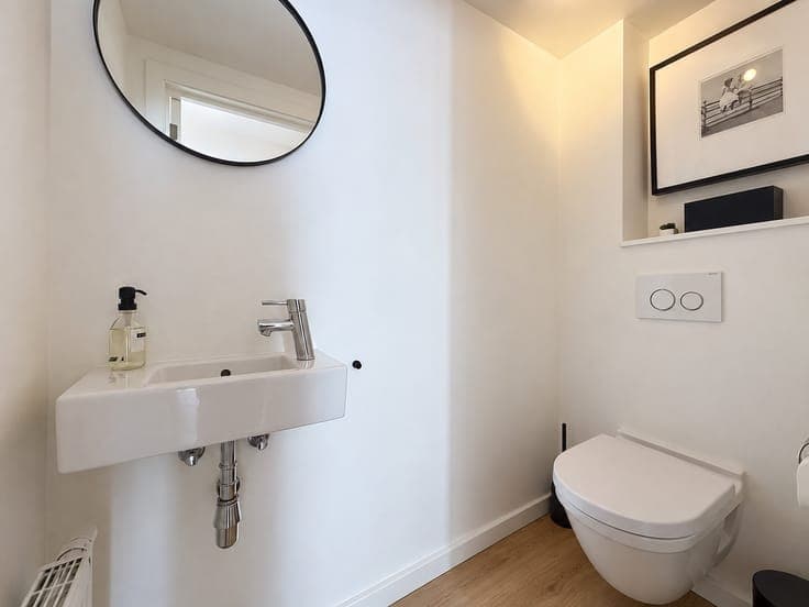 B&B – Moment : Strakke, lichtovergoten designwoning in ru...