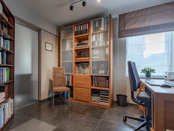 Spacious renovated detached house with swimming pool