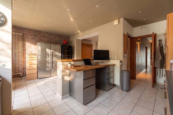 4-Bedroom Family Home with Garden