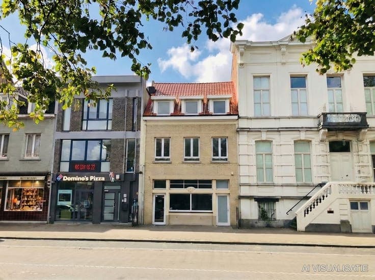 Polyvalent huis met handelsgelijkvloers en aparte inkom naar