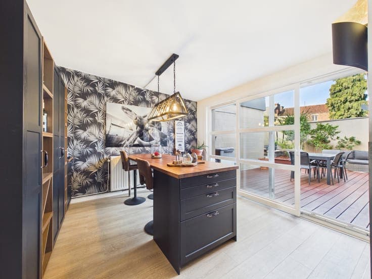 2-bedroom house with 2 terraces and garden