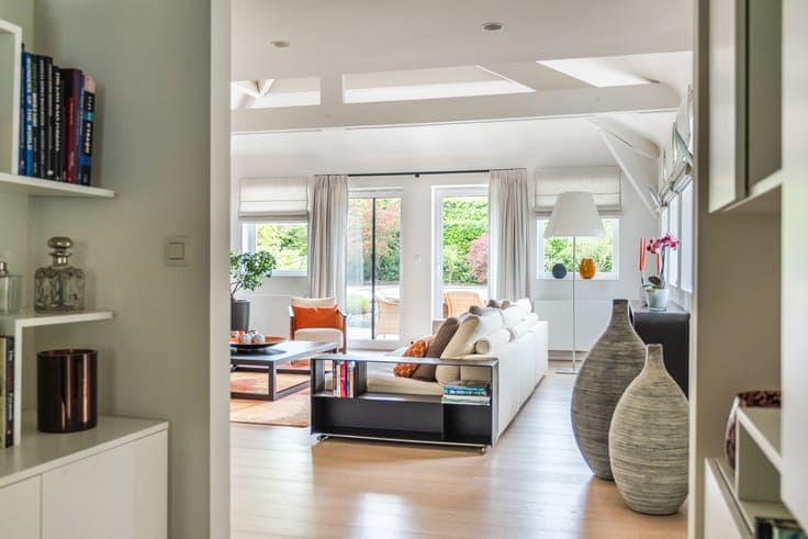 Bright, charming villa in perfect condition