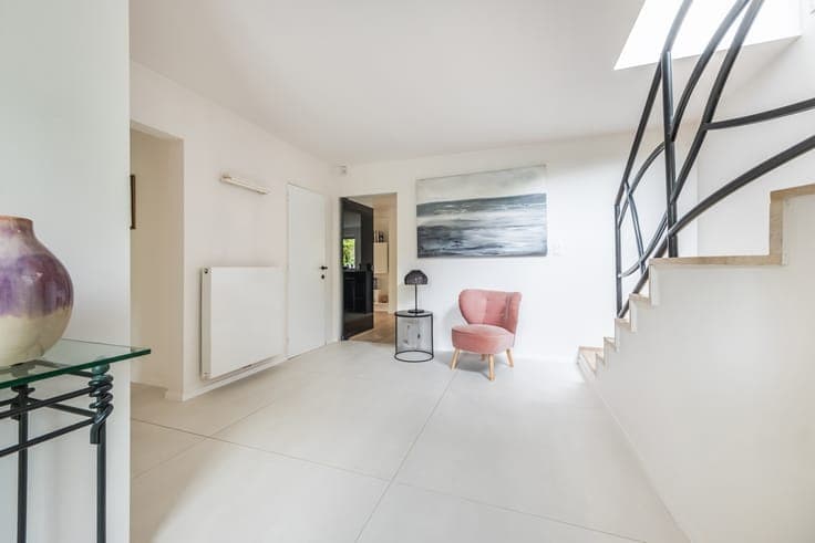 Bright, charming villa in perfect condition