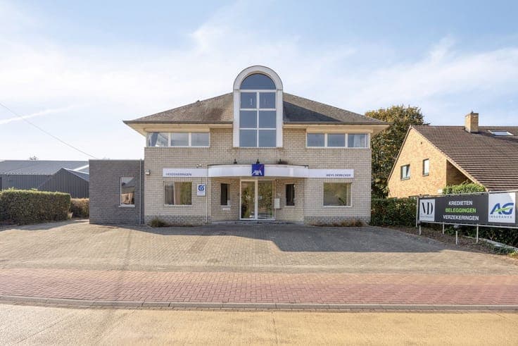 Spacious house with office (84 m²) for sale in Linden.
