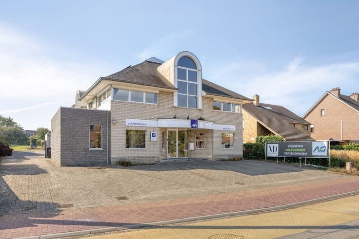 Spacious house with office (84 m²) for sale in Linden.