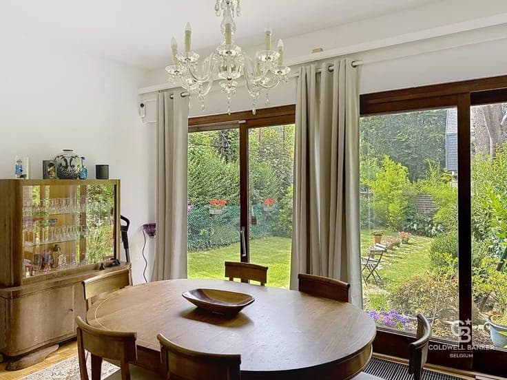 Beautiful house (approx. 100 sq. m.) with a spacious, tree-l