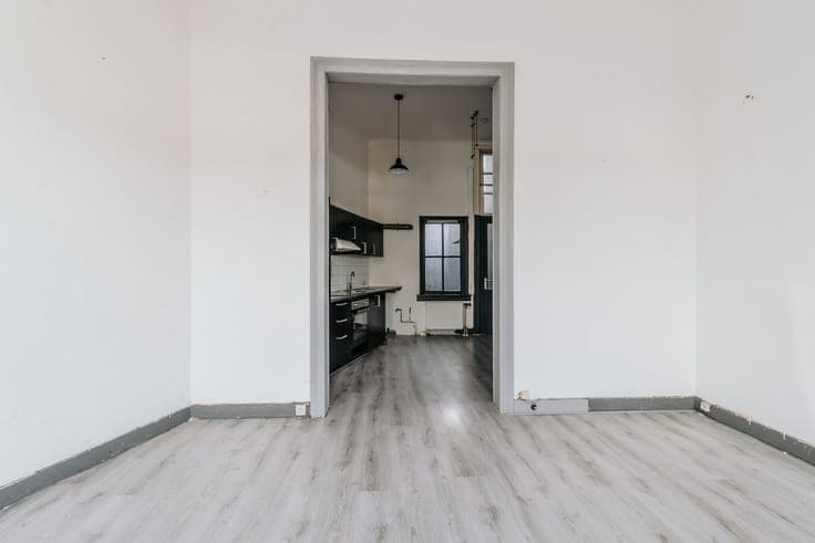 Te renoveren woning met 3 slaapkamers en koer