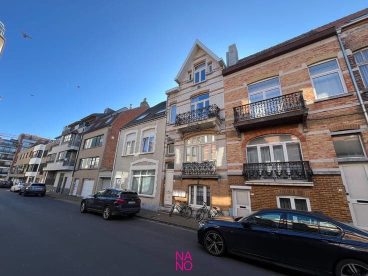 Charmante en authentieke rijwoning, deels te renoveren, g...