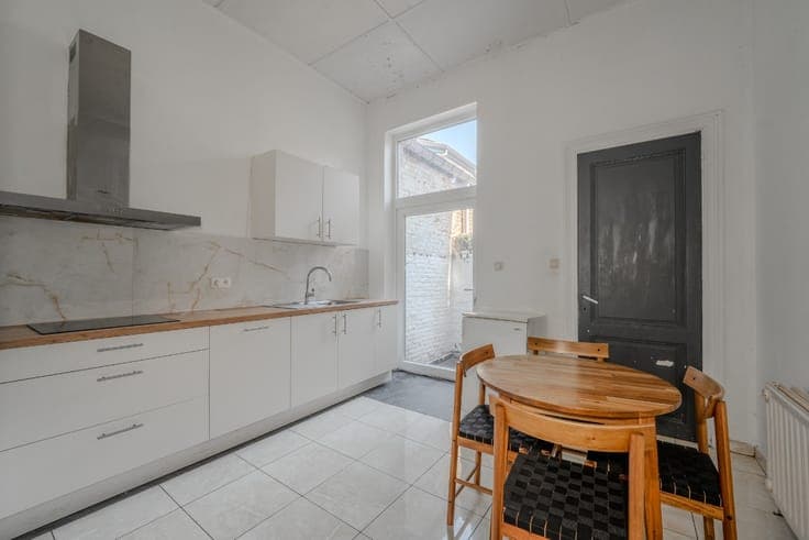 FOR SALE: CO-LIVING HOUSE WITH STRONG RENTAL RETURNS