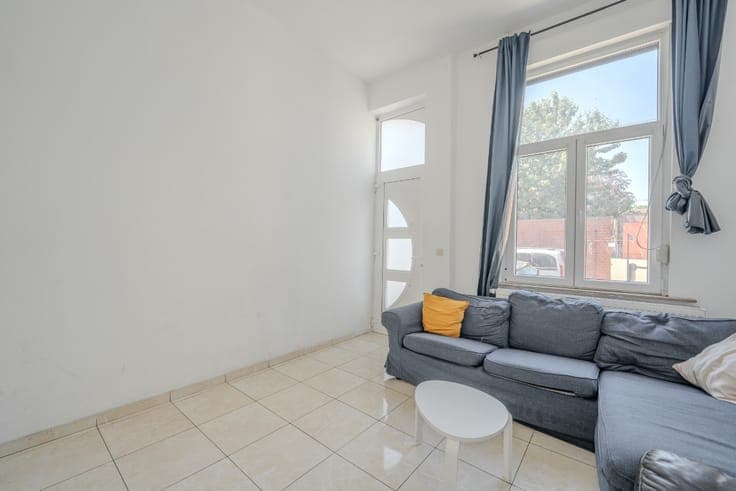 FOR SALE: CO-LIVING HOUSE WITH STRONG RENTAL RETURNS