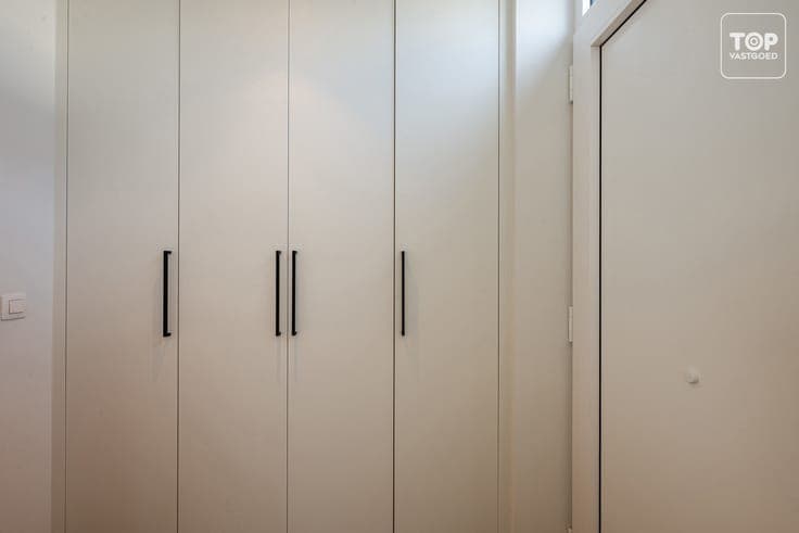 Nieuwbouwwoning met 4 slaapkamers, tuin en carport
