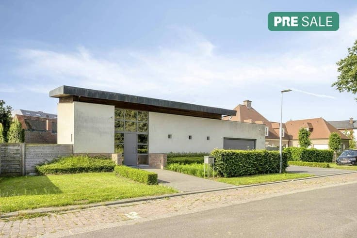 Spacious 4 bedroom villa on 988 m²