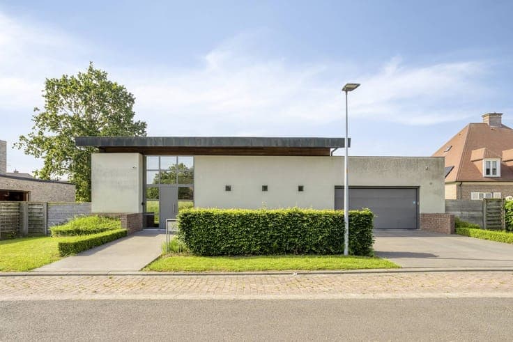 Spacious 4 bedroom villa on 988 m²