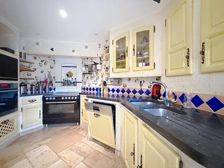 Beautiful house wimming pool, sauna, jacuzzi and 5 bedrooms