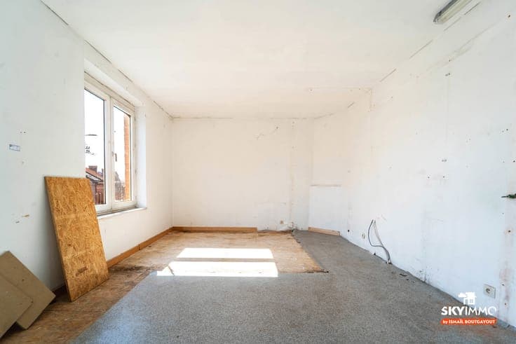 MAISON - A CHÊNEE - PEB C- CE CONFORME - GARAGE