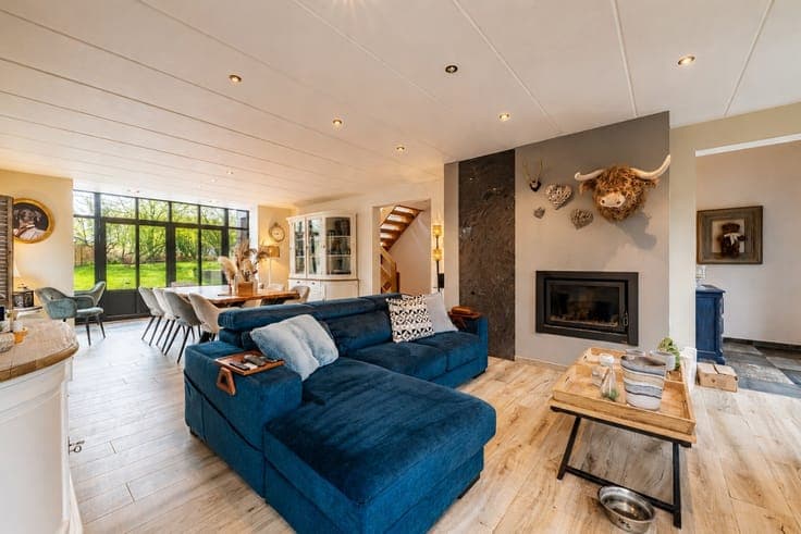 Spacious contemporary villa in Chastre