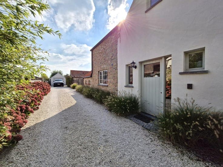 Extremely charming semi-detached house with expansive views