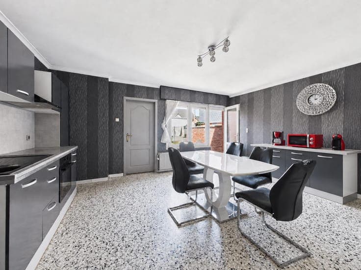 3-bedroom house with garden and garage