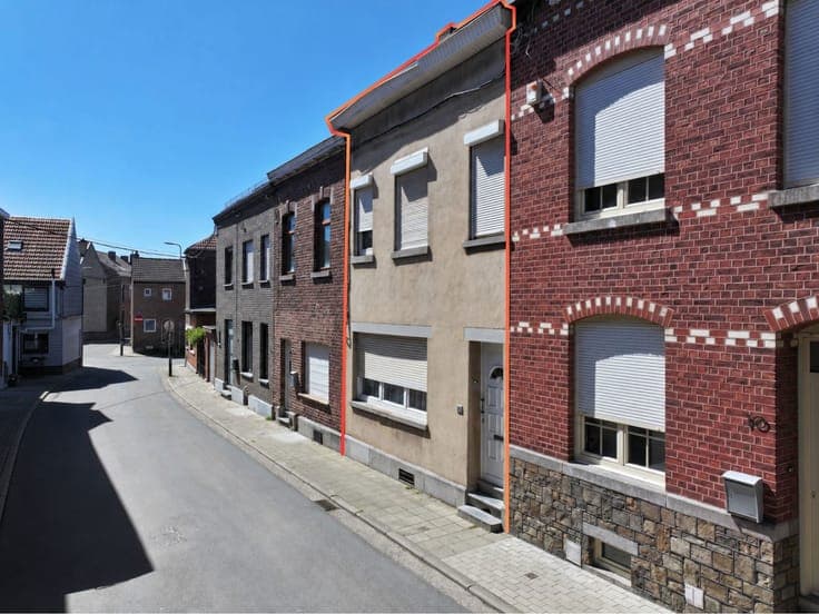 3-bedroom house with garden and garage