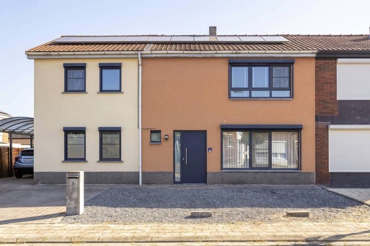 Ready to move in family home with 5 bedrooms and garden in D