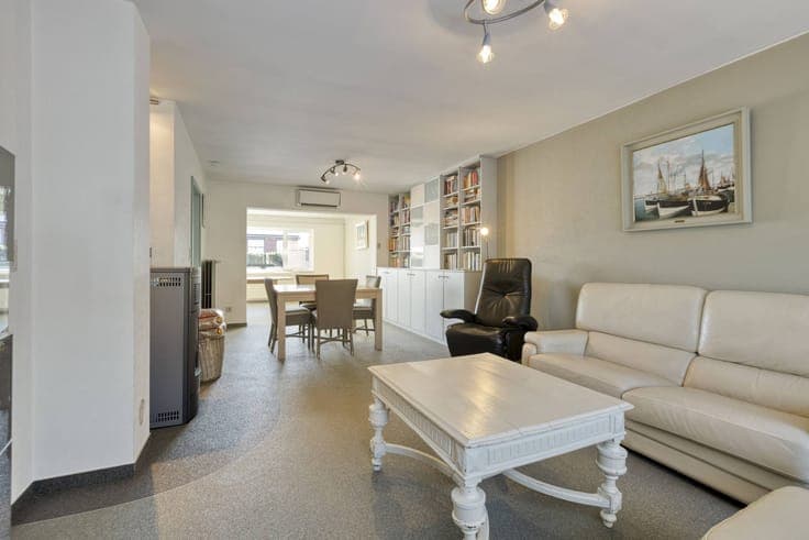 Ready to move in family home with 5 bedrooms and garden in D