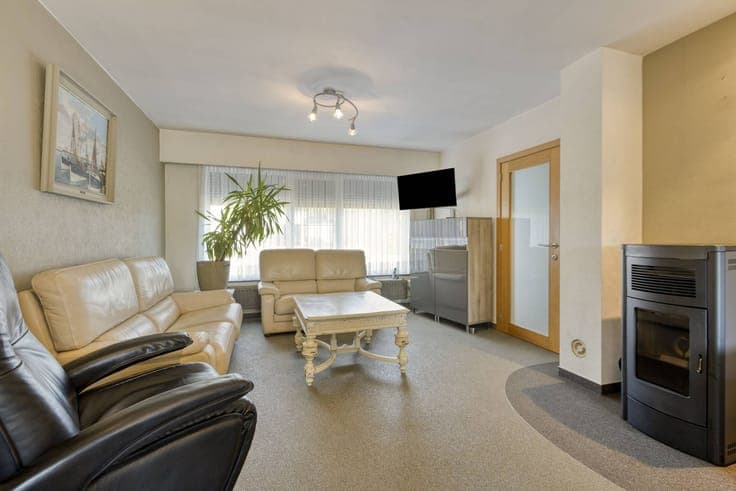 Ready to move in family home with 5 bedrooms and garden in D