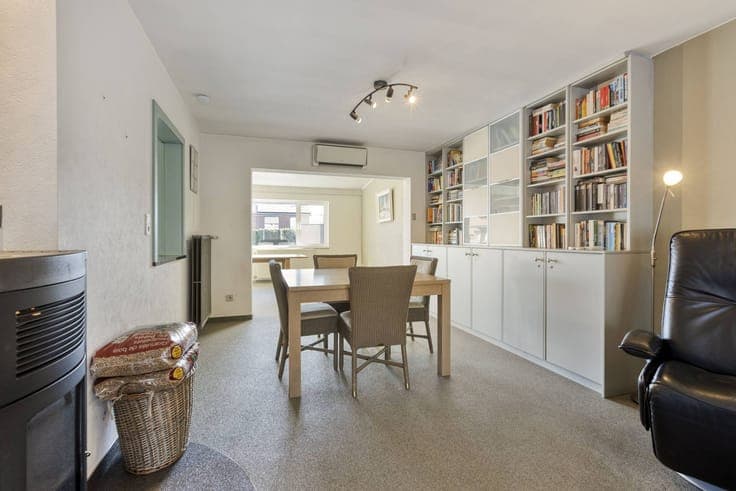 Ready to move in family home with 5 bedrooms and garden in D