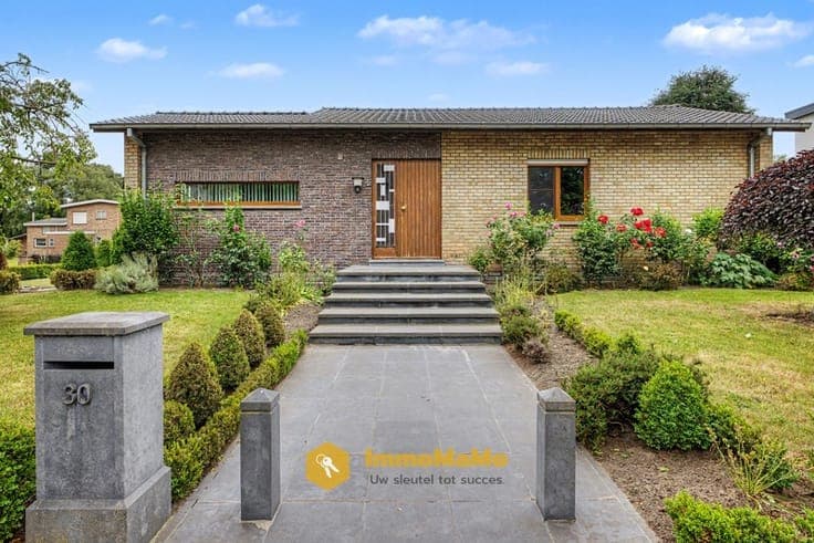 Te renoveren bungalow met 3 slaapkamers te koop in Oostakker