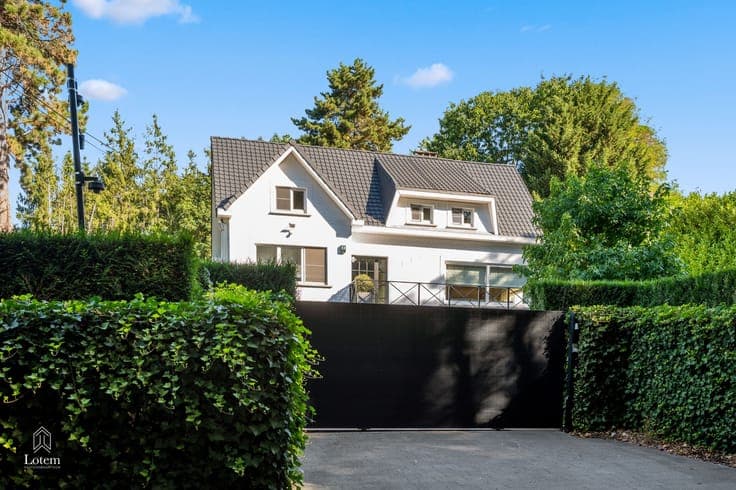 Exclusieve villa in Franse stijl met zwembad