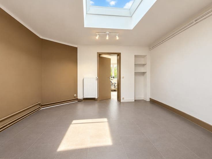 Investment property: rented duplex—ground floor vacant