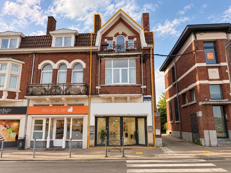 Investment property: rented duplex—ground floor vacant