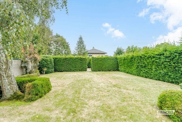 Charming character home with 3 to 4 bedrooms in Oekene