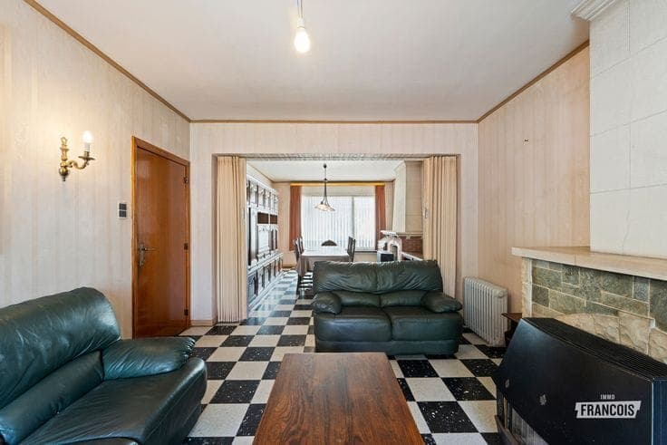 Property for renovation with 3 bedrooms and plenty of poten…